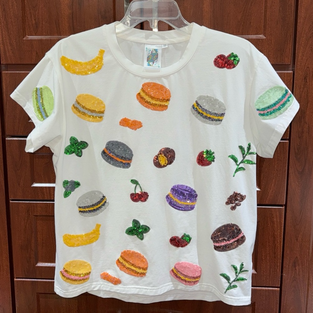 💛💜Queen Of Sparkles XS (Runs Big) Sequined Macarons Tee EUC